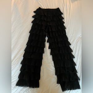 Zara ruffled pants in black.